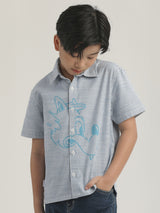 เสื้อเชิ้ตแขนสั้นเด็กผู้ชาย คอลเลคชั่น LEE X AKID FROM YESTERDAY ทรงตรง สีฟ้า