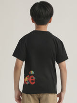 เสื้อยืดแขนสั้นเด็กผู้ชาย คอลเลคชั่น LEE X AKID FROM YESTERDAY ทรงตรง สีดำ