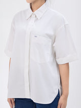 เสื้อเชิ้ตแขนสั้นผู้หญิง คอลเลคชั่น DENIM OBSESSION OVERSIZE FIT สีขาว