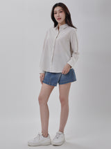 เสื้อเชิ้ตยีนส์แขนยาวผู้หญิง คอลเลคชั่น DENIM OBSESSION OVERSIZE FIT สีเบจ