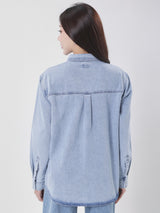 เสื้อเชิ้ตยีนส์แขนยาวผู้หญิง OVERSIZE FIT สียีนส์อ่อน