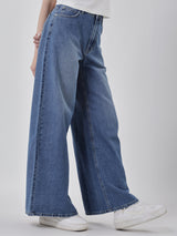 กางเกงยีนส์ผู้หญิง คอลเลคชั่น DENIM OBSESSION WIDE LEG FIT เอวสูง ทรงขากว้าง สียีนส์กลาง