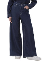 กางเกงยีนส์ผู้หญิง คอลเลคชั่น DENIM OBSESSION WIDE LEG FIT เอวสูง ทรงขากว้าง สียีนส์เข้ม