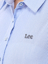 เสื้อเชิ้ตแขนสั้นผู้หญิง CROPPED FIT สีฟ้า
