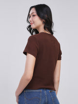 เสื้อยืดแขนสั้นผู้หญิง คอลเลคชั่น ON THE GO SLIM FIT สีน้ำตาล