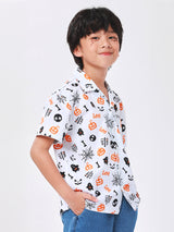 เสื้อเชิ้ตแขนสั้นเด็กผู้ชาย คอลเลคชั่น HALLOWEEN ทรงตรง สีขาว