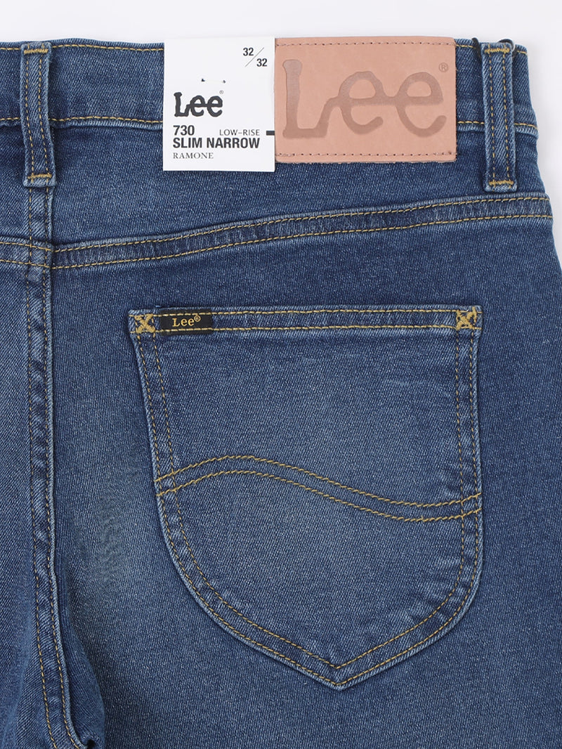 กางเกงยีนส์ผู้ชาย RAMONE FIT เอวต่ำ ทรงเข้ารูป สียีนส์กลาง