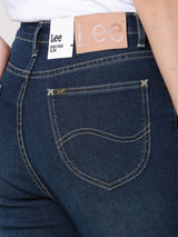 กางเกงยีนส์ผู้หญิง SLIM FIT เอวกลาง ทรงเข้ารูป สียีนส์กลาง