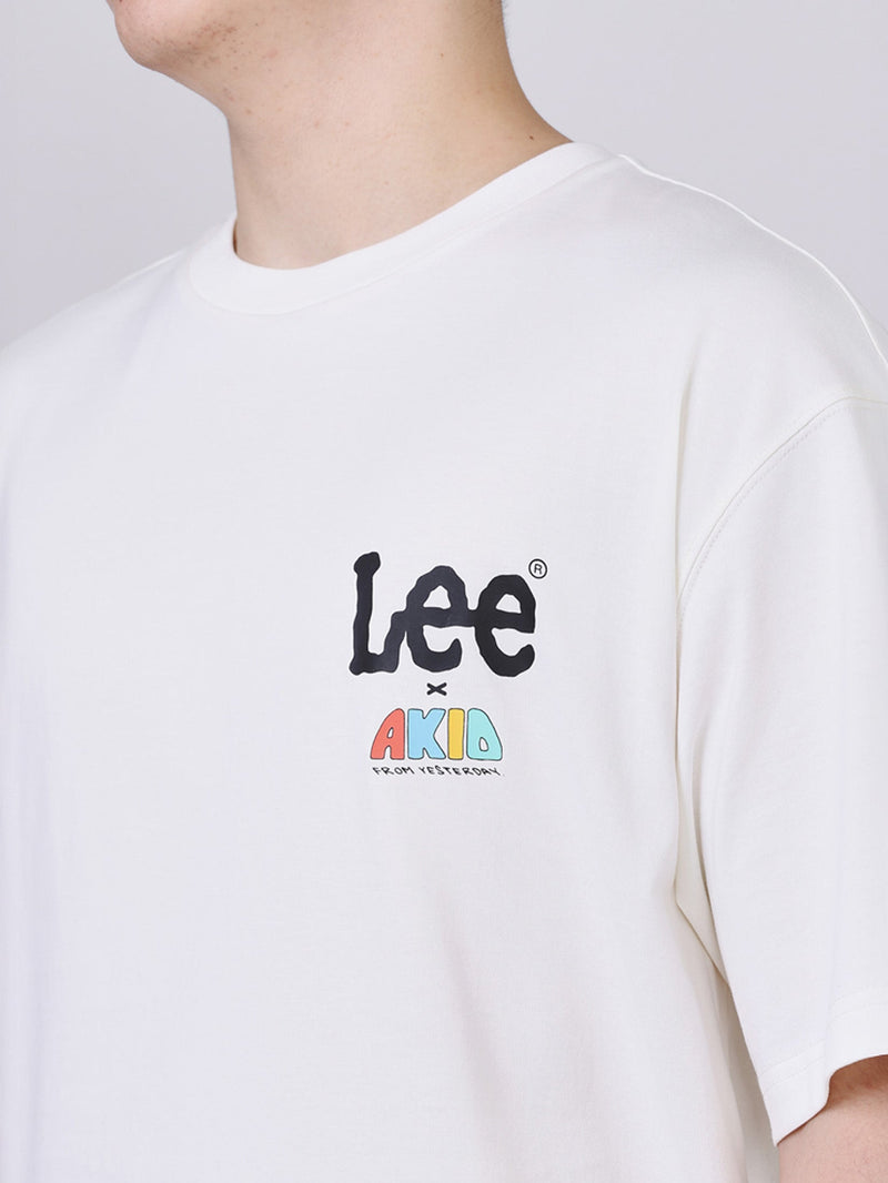 เสื้อยืดแขนสั้นผู้ชาย คอลเลคชั่น LEE X AKID FROM YESTERDAY LOOSE FIT สีครีม