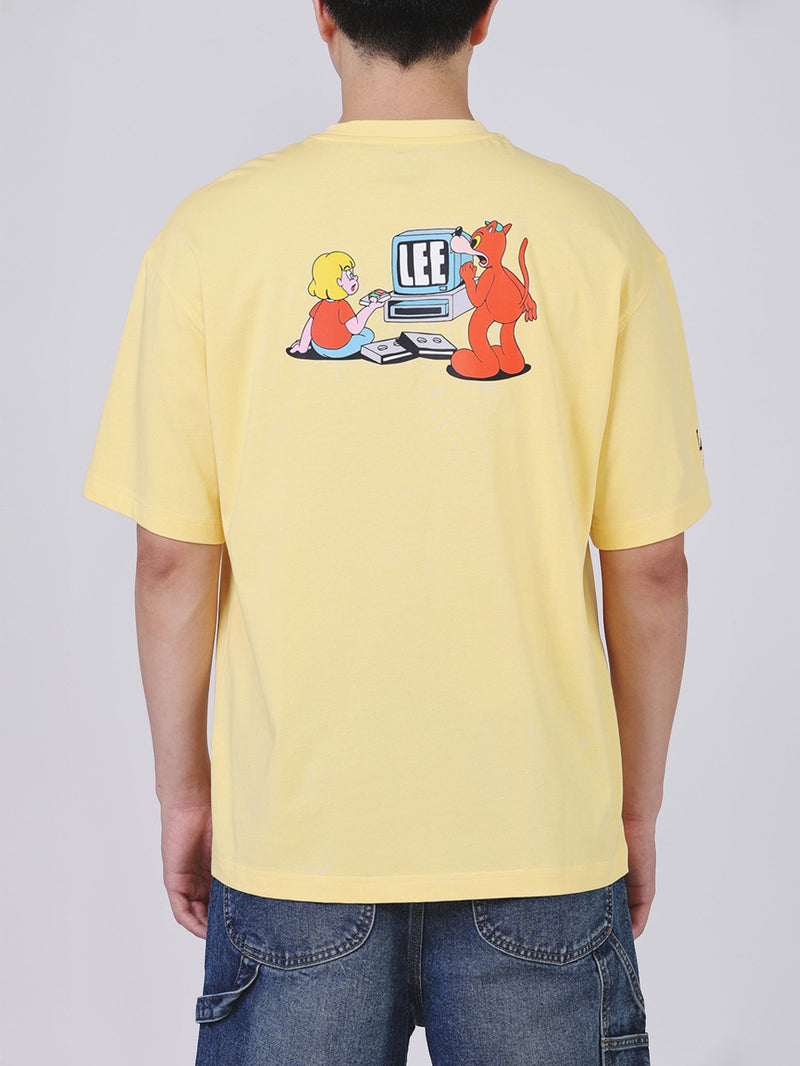 เสื้อยืดแขนสั้นผู้ชาย คอลเลคชั่น LEE X AKID FROM YESTERDAY LOOSE FIT สีเหลือง