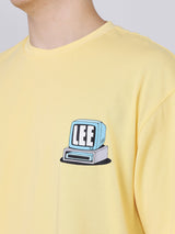 เสื้อยืดแขนสั้นผู้ชาย คอลเลคชั่น LEE X AKID FROM YESTERDAY LOOSE FIT สีเหลือง
