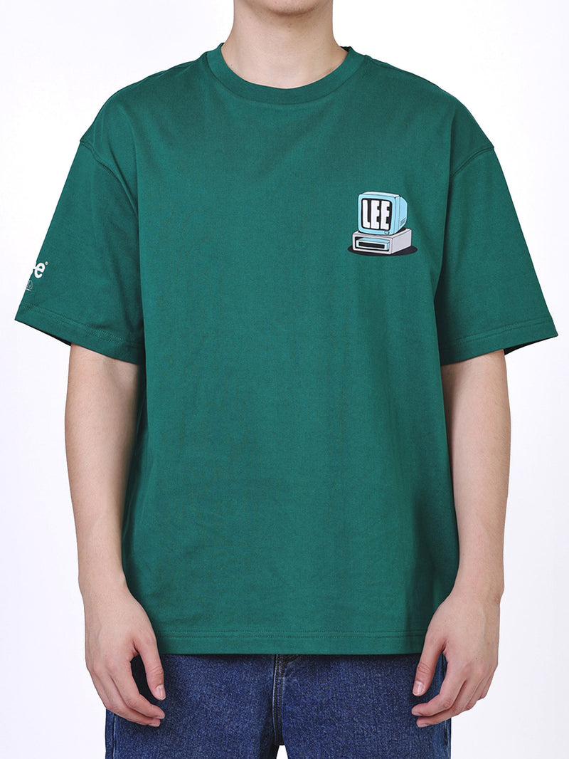เสื้อยืดแขนสั้นผู้ชาย คอลเลคชั่น LEE X AKID FROM YESTERDAY LOOSE FIT สีเขียว