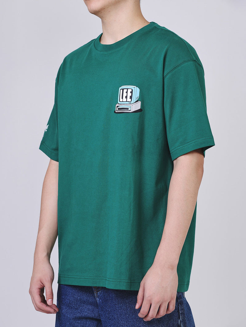 เสื้อยืดแขนสั้นผู้ชาย คอลเลคชั่น LEE X AKID FROM YESTERDAY LOOSE FIT สีเขียว