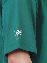 เสื้อยืดแขนสั้นผู้ชาย คอลเลคชั่น LEE X AKID FROM YESTERDAY LOOSE FIT สีเขียว