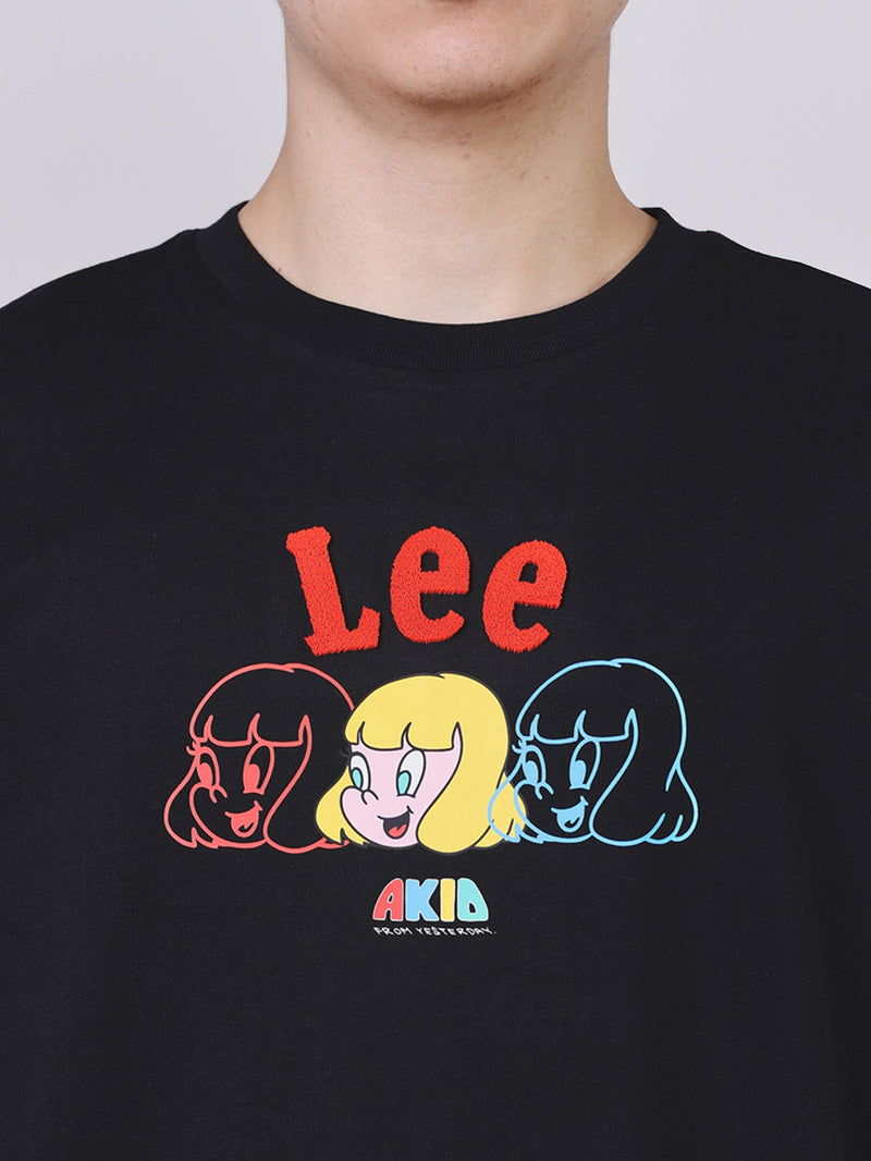 เสื้อยืดแขนสั้นผู้ชาย คอลเลคชั่น LEE X AKID FROM YESTERDAY LOOSE FIT สีดำ