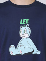 เสื้อยืดแขนสั้นผู้ชาย คอลเลคชั่น LEE X AKID FROM YESTERDAY LOOSE FIT สีกรมท่า