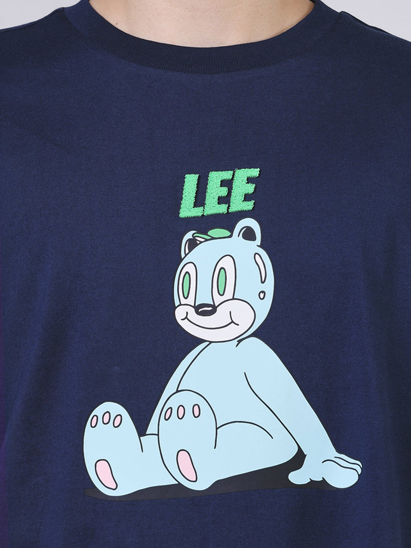 เสื้อยืดแขนสั้นผู้ชาย คอลเลคชั่น LEE X AKID FROM YESTERDAY LOOSE FIT สีกรมท่า