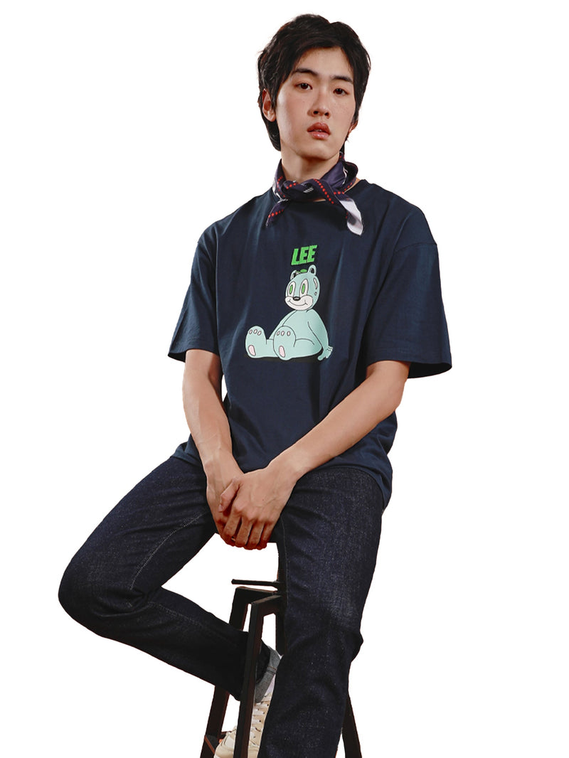 เสื้อยืดแขนสั้นผู้ชาย คอลเลคชั่น LEE X AKID FROM YESTERDAY LOOSE FIT สีกรมท่า