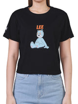 เสื้อยืดแขนสั้นผู้หญิง คอลเลคชั่น LEE X AKID FROM YESTERDAY CROPPED FIT สีดำ