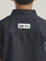 เสื้อเชิ้ตแขนสั้นเด็กผู้ชาย คอลเลคชั่น LEE X AKID FROM YESTERDAY ทรงตรง สียีนส์กลาง