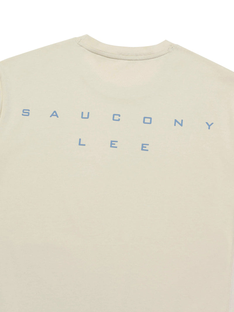 เสื้อยืดแขนยาวผู้ชาย คอลเลคชั่น LEE X SAUCONY RELAXED FIT สีครีม