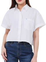 เสื้อเชิ้ตแขนสั้นผู้หญิง คอลเลคชั่น DENIM OBSESSION CROPPED FIT สีขาว
