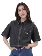 เสื้อเชิ้ตแขนสั้นผู้หญิง CROPPED FIT สีดำ
