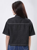เสื้อเชิ้ตแขนสั้นผู้หญิง CROPPED FIT สีดำ
