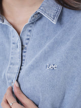 เสื้อเชิ้ตยีนส์แขนยาวผู้หญิง OVERSIZE FIT สียีนส์อ่อน