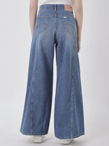 กางเกงยีนส์ผู้หญิง คอลเลคชั่น DENIM OBSESSION WIDE LEG FIT เอวสูง ทรงขากว้าง สียีนส์กลาง