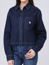 เสื้อเชิ้ตยีนส์แขนยาวผู้หญิง CROPPED FIT สียีนส์เข้ม