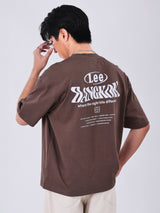 เสื้อยืดแขนสั้นผู้ชาย คอลเลคชั่น LEE BANGKOK LOOSE FIT สีน้ำตาล