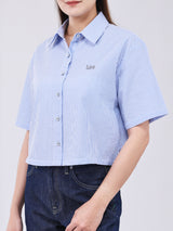 เสื้อเชิ้ตแขนสั้นผู้หญิง CROPPED FIT สีฟ้า