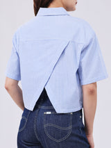 เสื้อเชิ้ตแขนสั้นผู้หญิง CROPPED FIT สีฟ้า