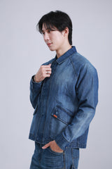 COMFORT FIT ON THE GO COLLECTION MEN'S DENIM JACKET MID INDIGO