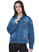 เสื้อเชิ้ตยีนส์แขนยาวผู้หญิง คอลเลคชั่น 101 ทรงตรง สียีนส์กลาง