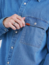 COMFORT FIT ON THE GO COLLECTION MEN'S LONG SLEEVE DENIM SHIRT LIGHT INDIGO