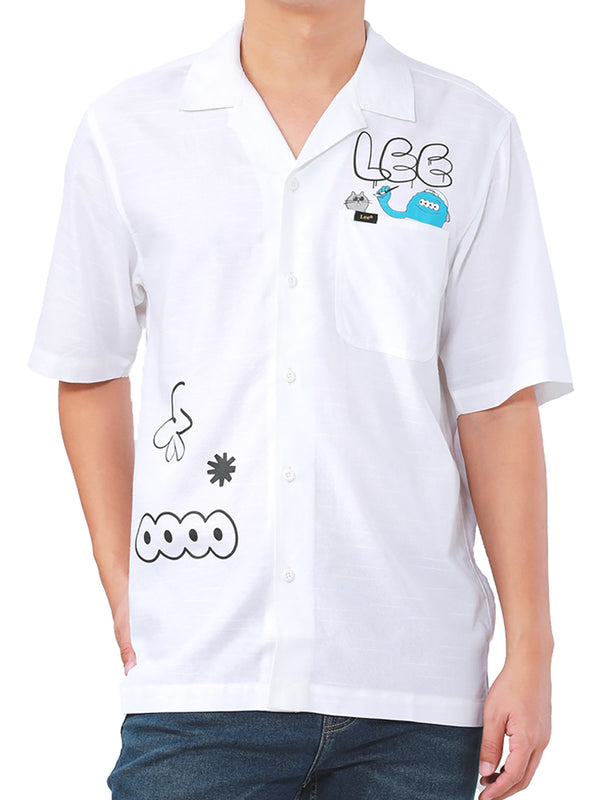 เสื้อเชิ้ตแขนสั้นผู้ชาย คอลเลคชั่น LEE X MILLIONSMONSTER COMFORT FIT สีขาว
