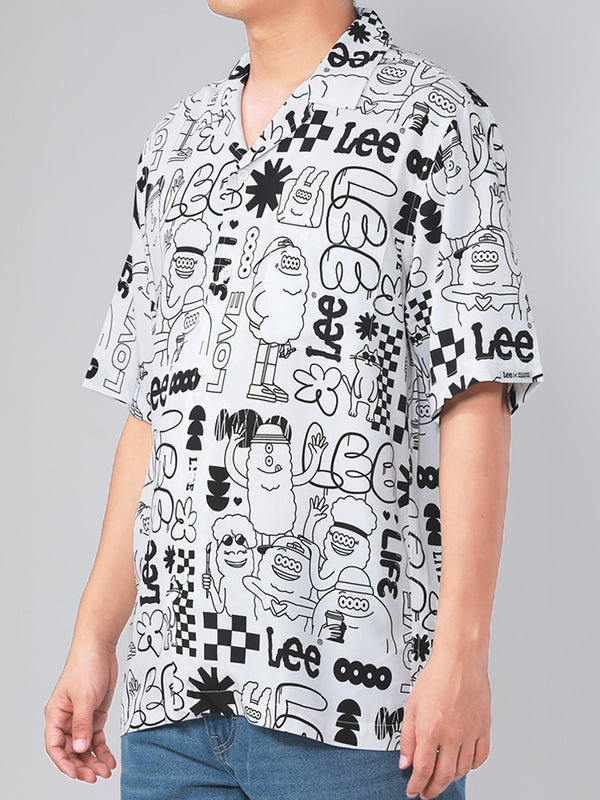 เสื้อเชิ้ตแขนสั้นผู้ชาย คอลเลคชั่น LEE X MILLIONSMONSTER COMFORT FIT สีขาว