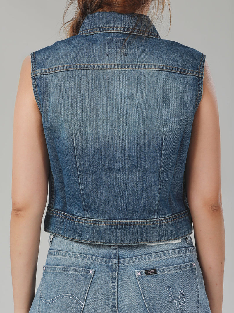 เสื้อกั๊กผู้หญิง คอลเลคชั่น WINTER LOVE LEE CROPPED FIT สียีนส์กลาง