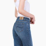 กางเกงยีนส์ผู้หญิง คอลเลคชั่น LEE X-LINE SEASONAL FIT เอวสูง ทรงเข้ารูป สียีนส์กลาง